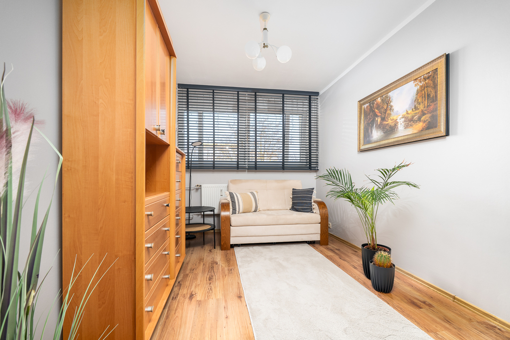 3. pokoje + 18m2 strych, po remoncie, przy Hanza (4)