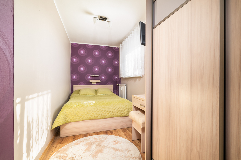 3. pokoje + 18m2 strych, po remoncie, przy Hanza (10)