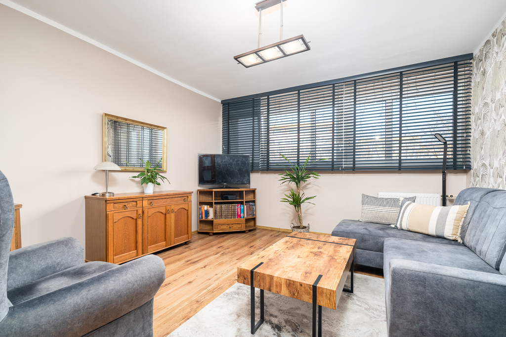 3. pokoje + 18m2 strych, po remoncie, przy Hanza (1)