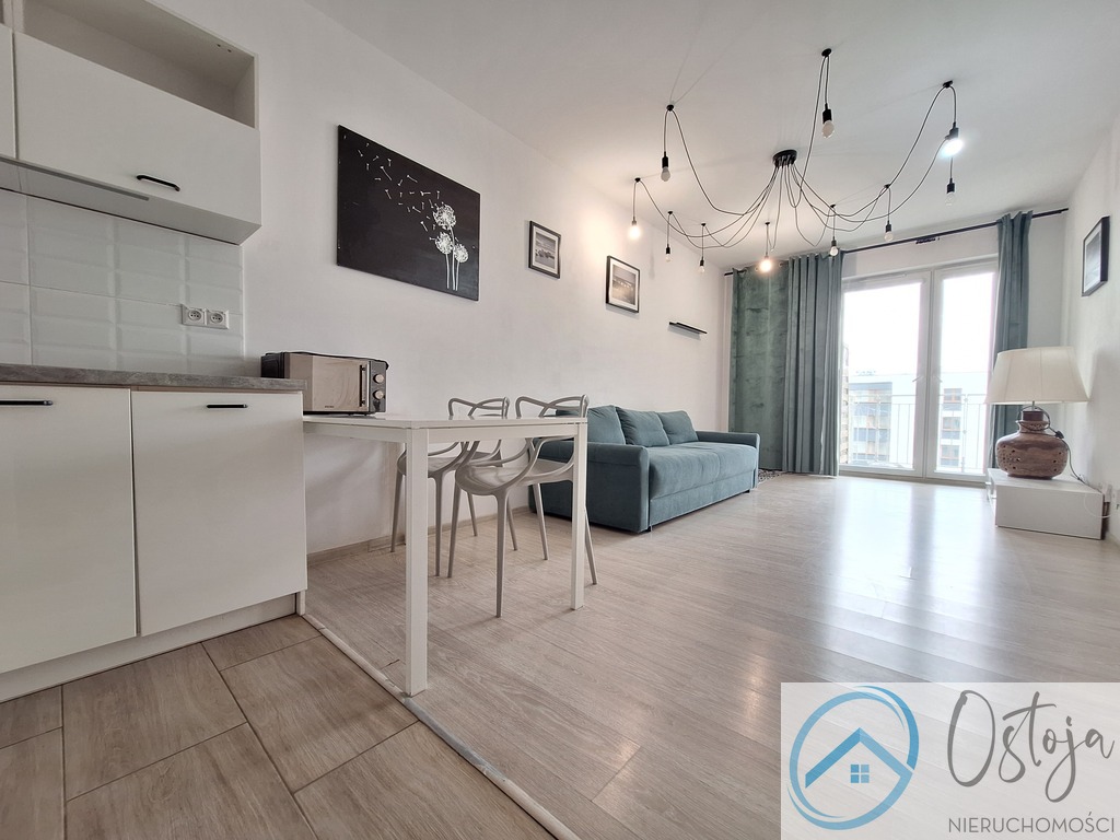 Wynajmę jasne 2 pokoje z balkonem, 2018 r, winda (1)