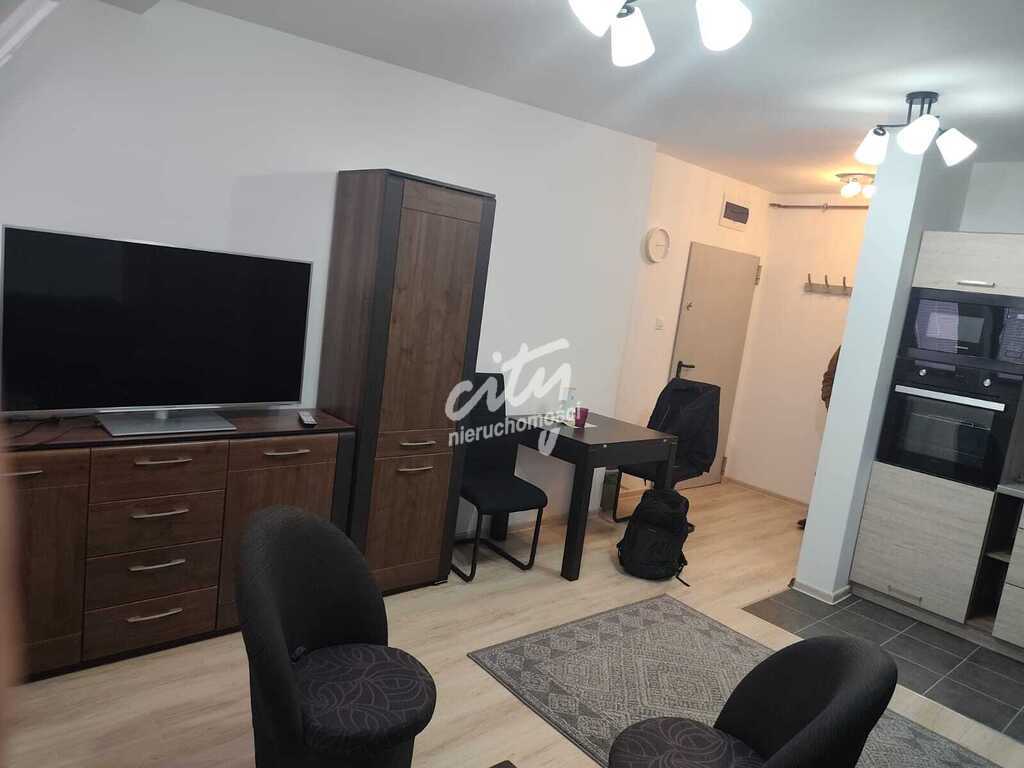 Klimatyczna kawalerka gotowa do zamieszkania! (1)