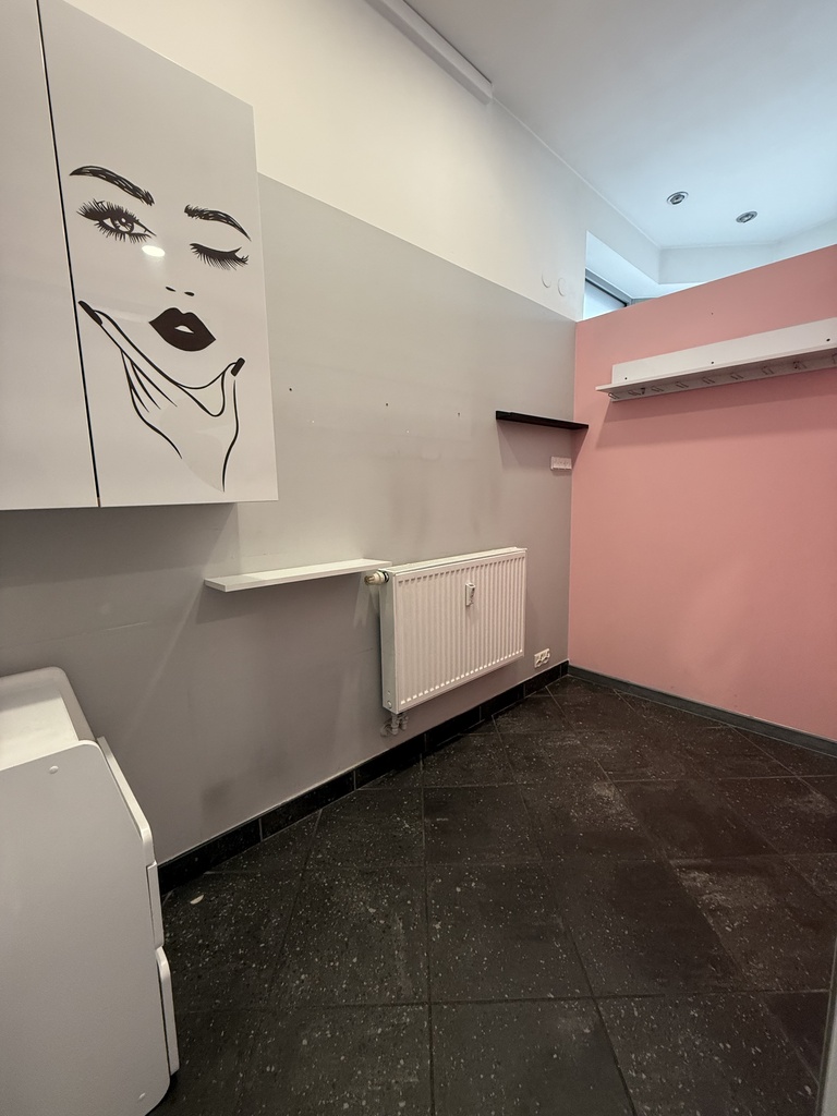 Do wynajęcia lokal o pow 24m2 z witrynami (1)