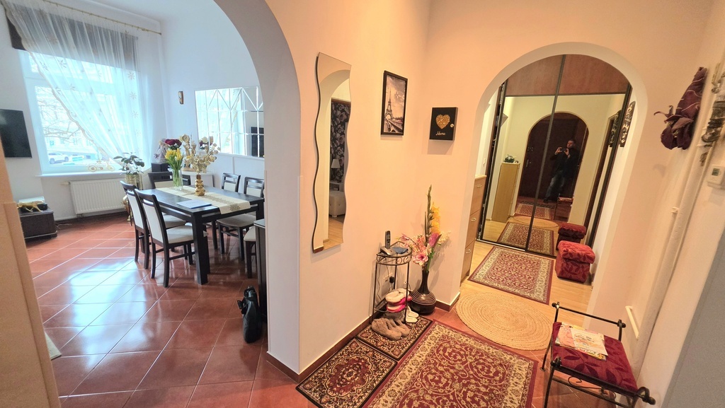 Centrum, I piętro, miejsce parkingowe (6)