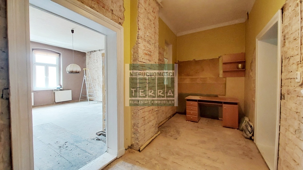 KAWALERKA w kamienicy z potencjałem! (4)