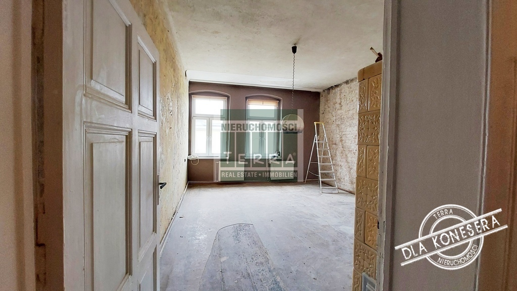 KAWALERKA w kamienicy z potencjałem! (1)