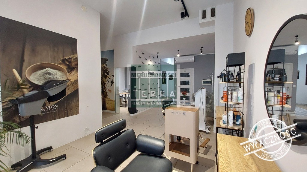 Lokal usługowy na parterze (2)