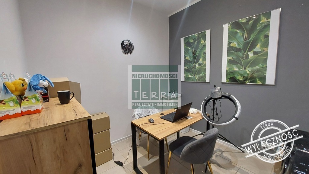 Lokal usługowy na parterze (8)