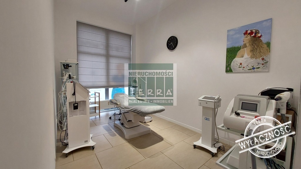 Lokal usługowy na parterze (7)