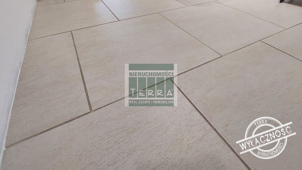 Lokal usługowy na parterze (18)