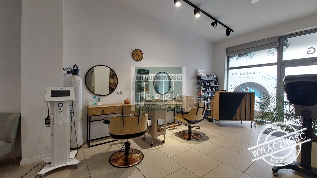 Lokal usługowy na parterze (4)