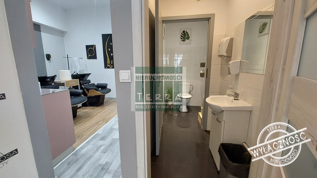 Lokal usługowy na parterze (9)