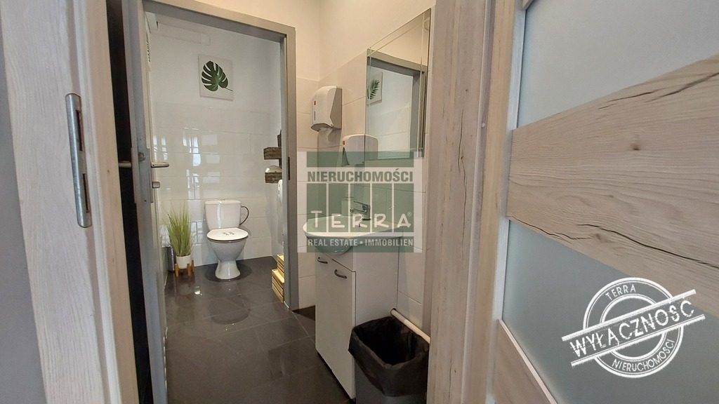 Lokal usługowy na parterze (10)