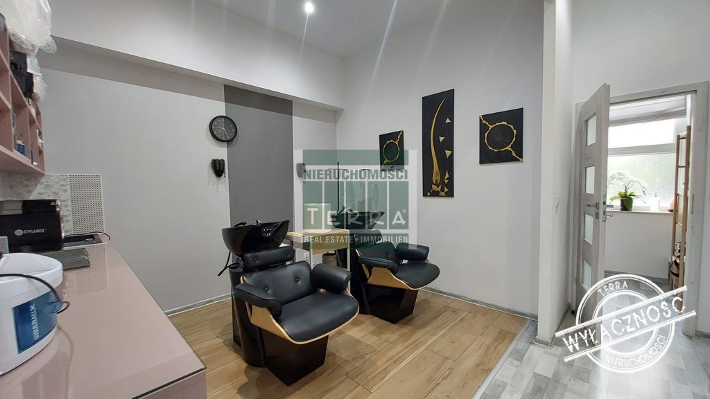 Lokal usługowy na parterze (5)