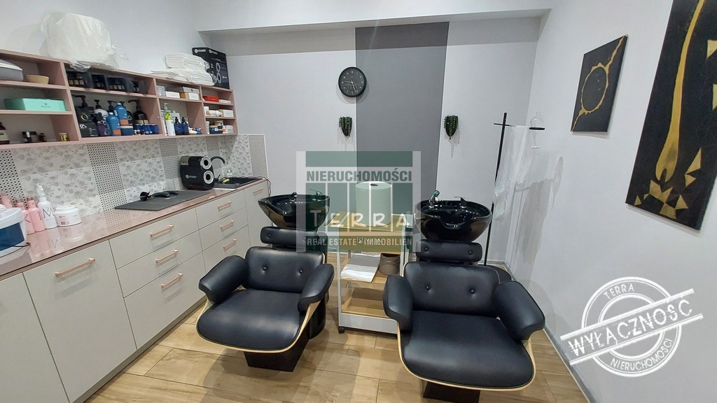 Lokal usługowy na parterze (6)