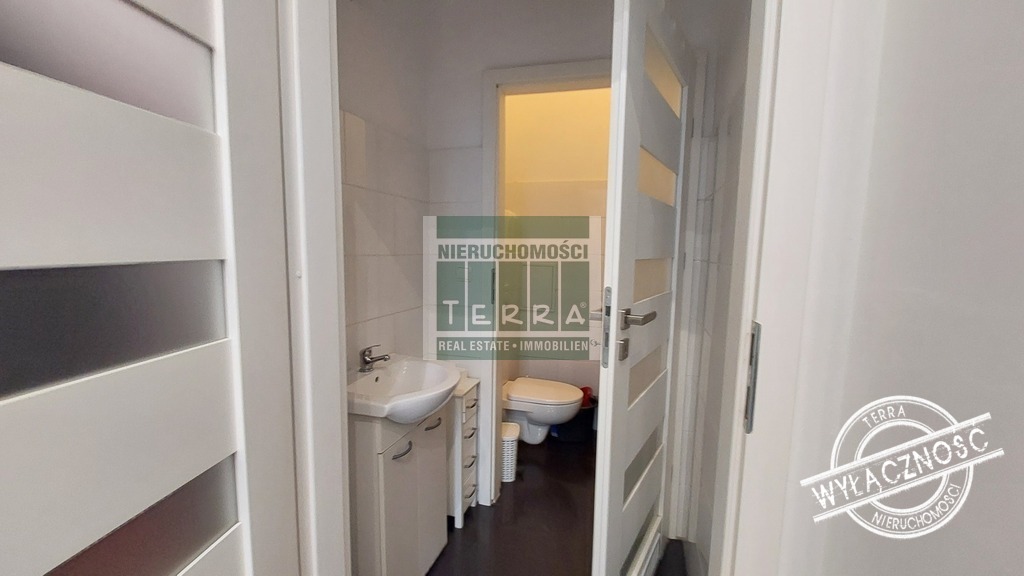 Lokal usługowy na parterze (13)