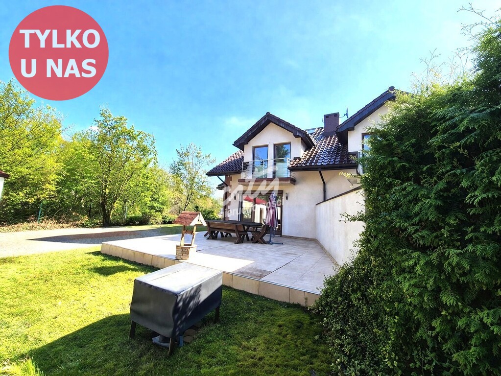 Dom bliźniaczy w cichym, zielonym zakątku (2)