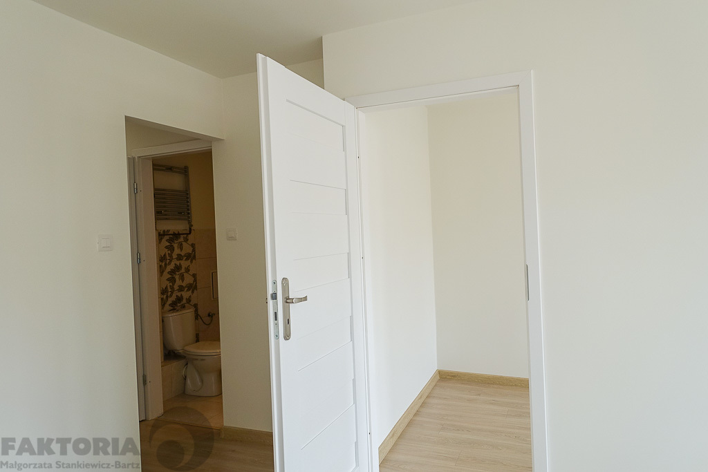 Pl. Rodła 2 pokoje 34,5 m2 po remoncie, II p. (5)