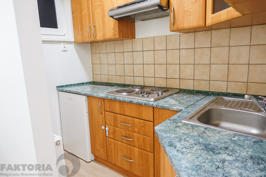 Pl. Rodła 2 pokoje 34,5 m2 po remoncie, II p. (9)