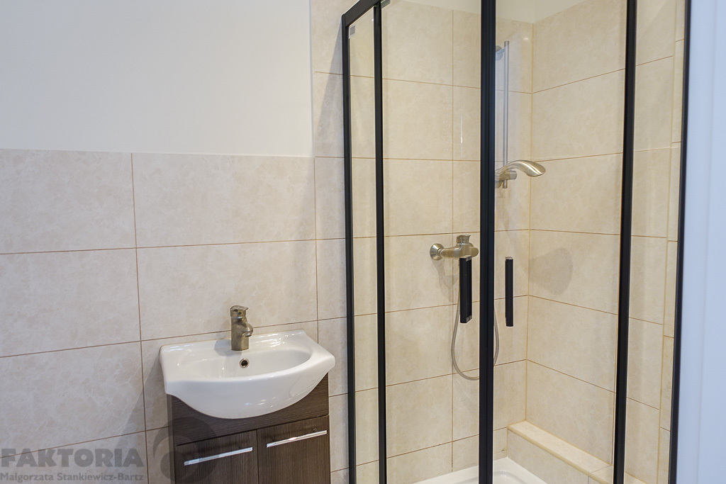 Pl. Rodła 2 pokoje 34,5 m2 po remoncie, II p. (12)