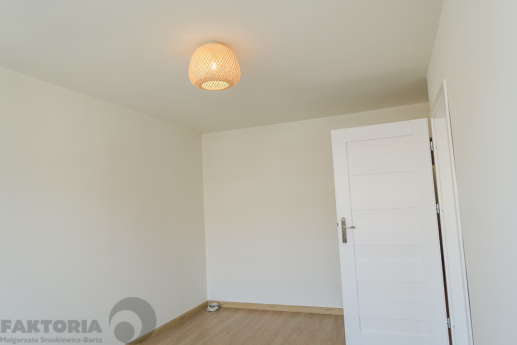 Pl. Rodła 2 pokoje 34,5 m2 po remoncie, II p. (22)