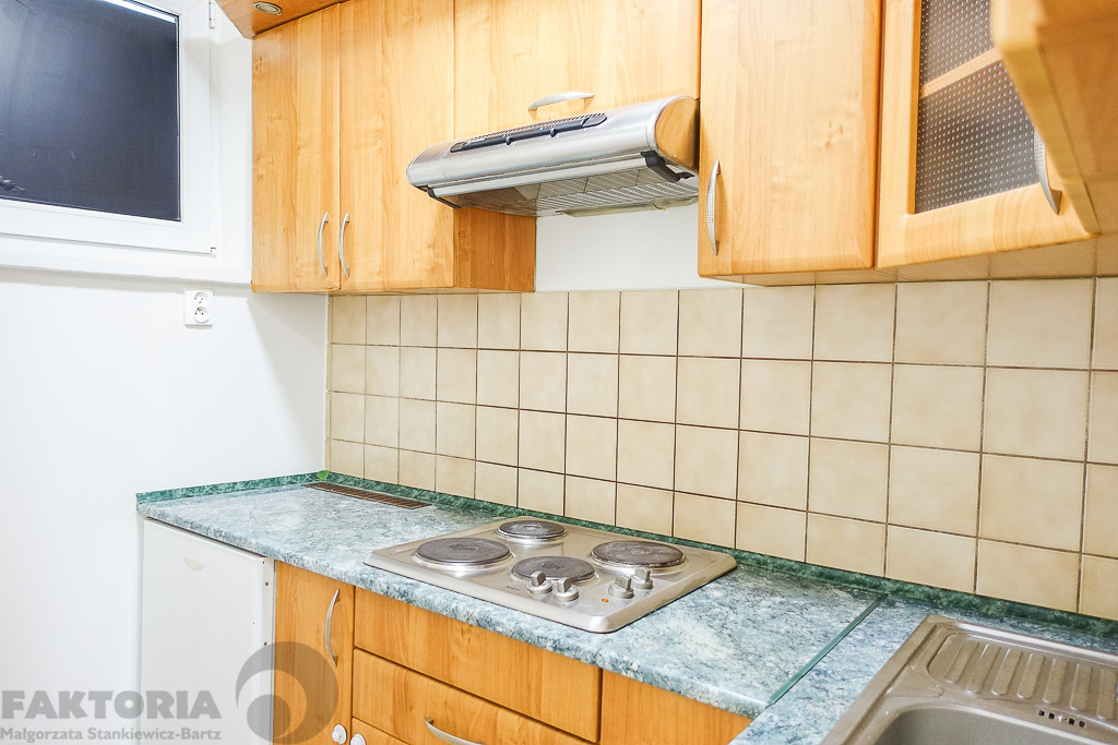 Pl. Rodła 2 pokoje 34,5 m2 po remoncie, II p. (28)