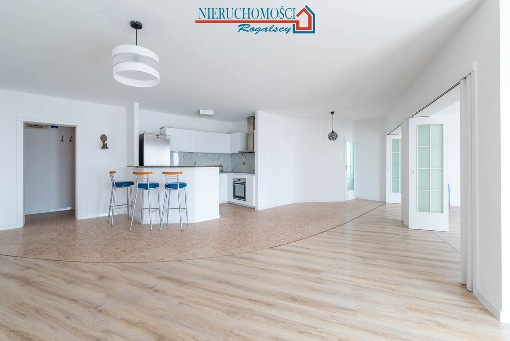 Duże mieszkanie - częściowo umeblowane (2)