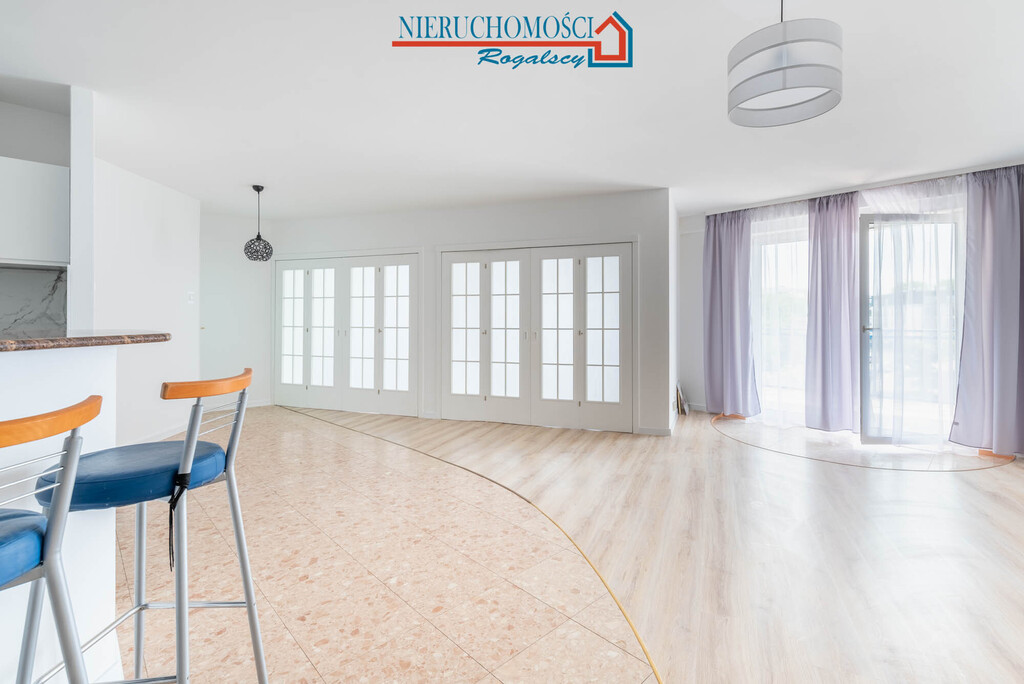 Duże mieszkanie - częściowo umeblowane (1)