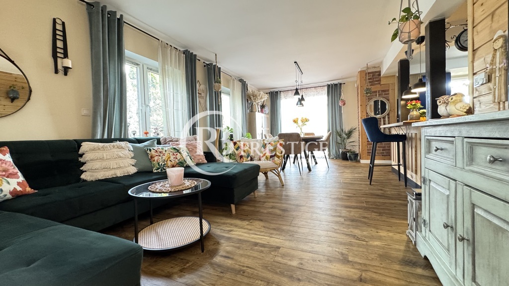 Dom nad jeziorem Szadzko - własna linia brzegowa (1)