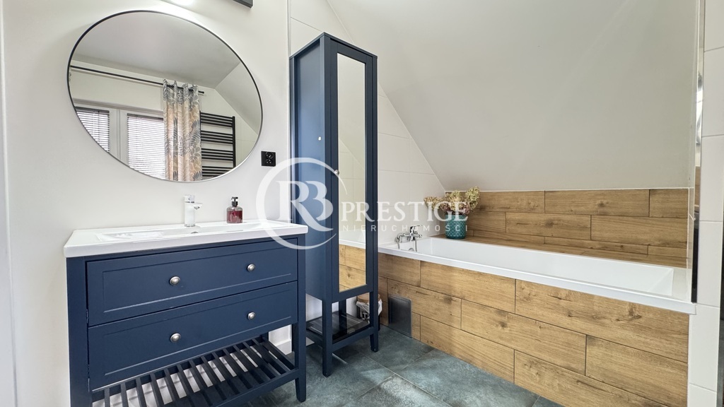 Dom nad jeziorem Szadzko - własna linia brzegowa (4)