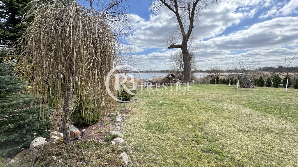 Dom nad jeziorem Szadzko - własna linia brzegowa (17)