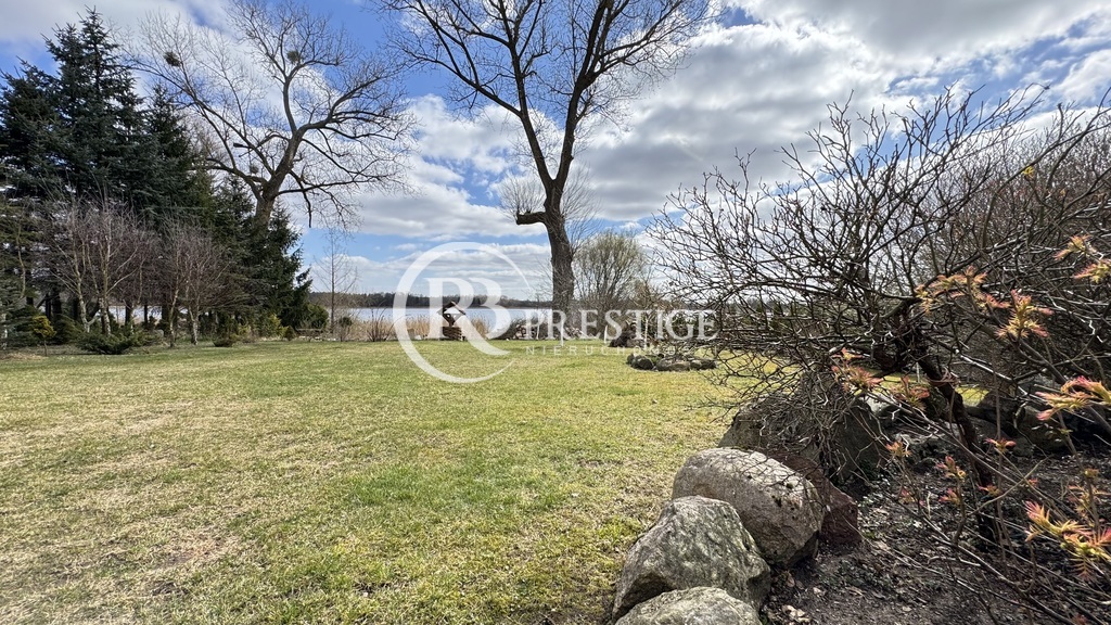 Dom nad jeziorem Szadzko - własna linia brzegowa (18)