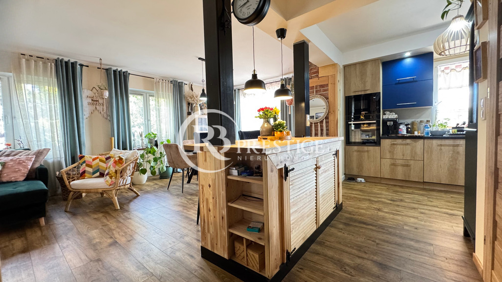 Dom nad jeziorem Szadzko - własna linia brzegowa (3)