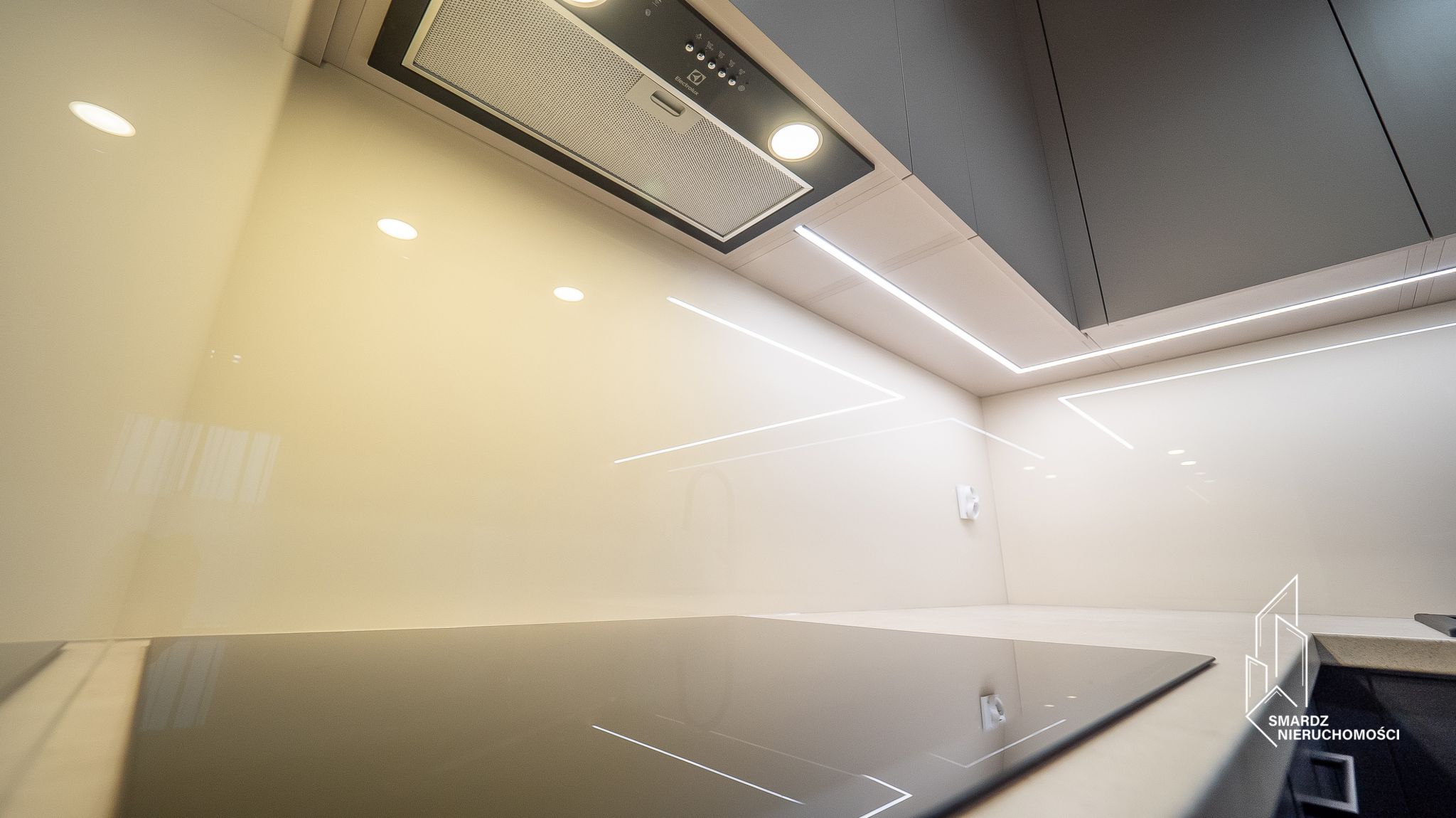 Gotowe do zamieszkania, w pełni umeblowane 2 pokojowe mieszkanie. (110)