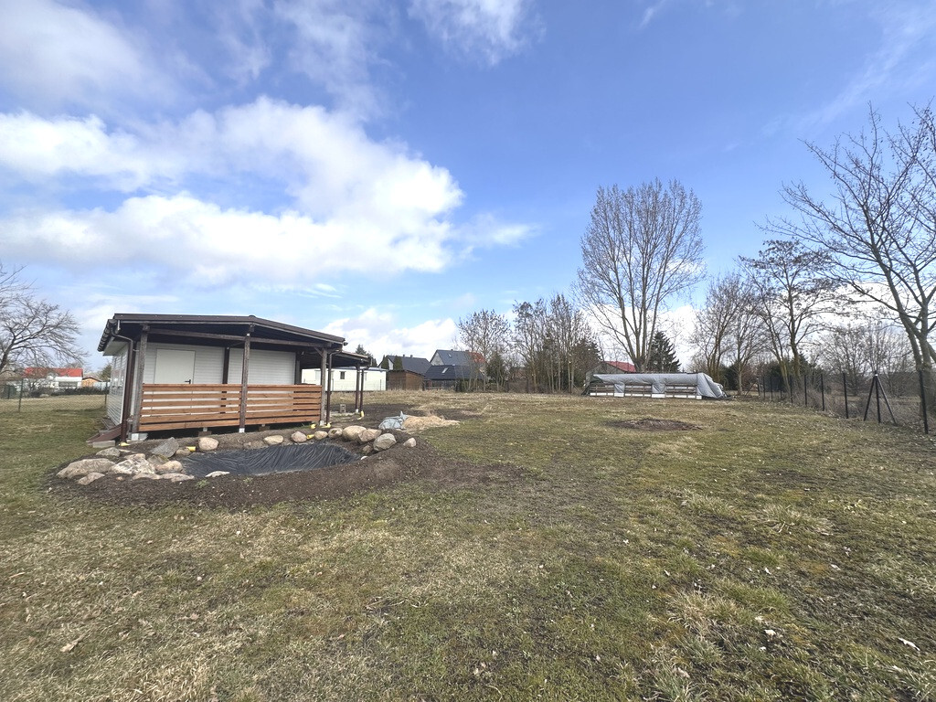 Działka nad jeziorem Miedwie z małym domkiem (2)