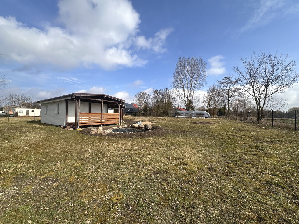 Działka nad jeziorem Miedwie z małym domkiem (1)