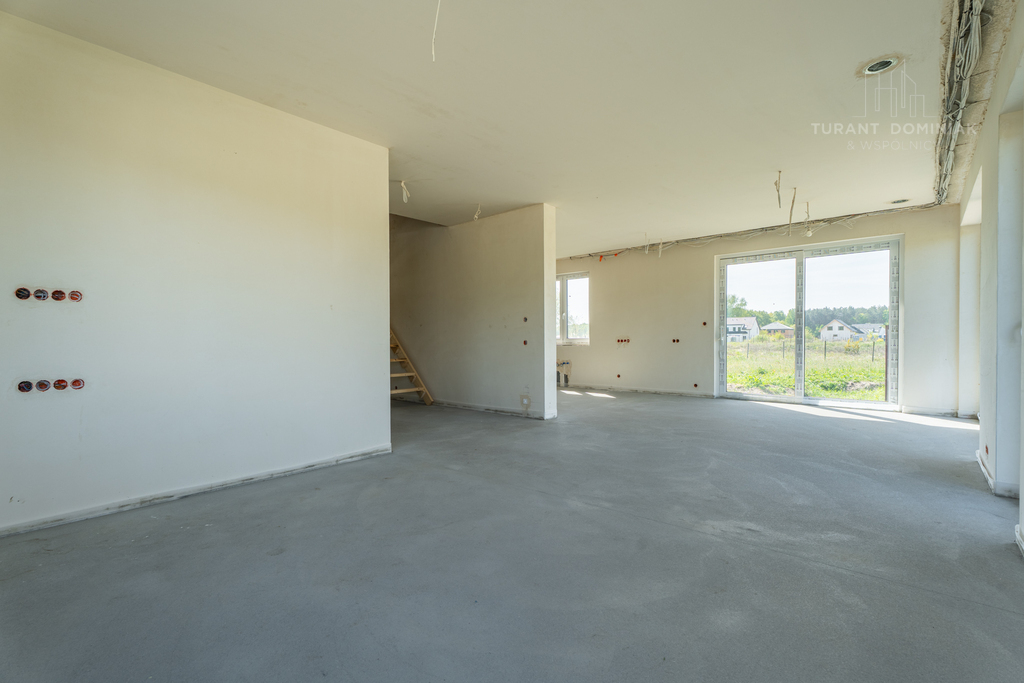 Urokliwy dom z garażem dwustanowiskowym (3)