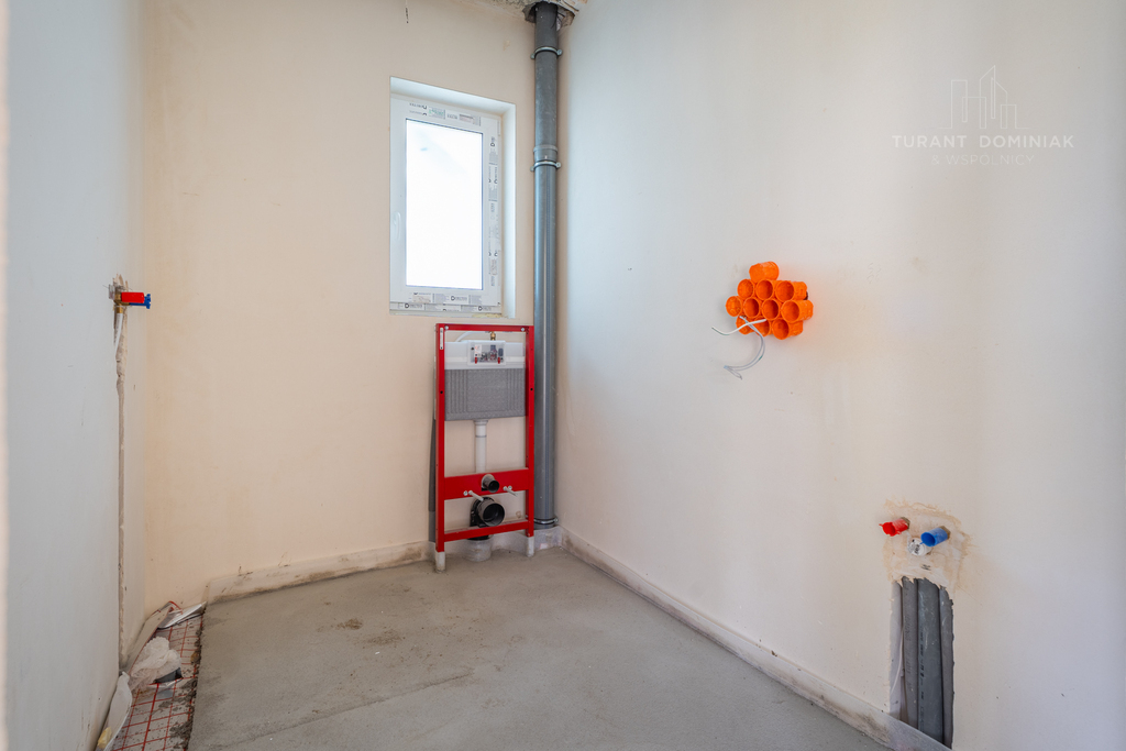 Urokliwy dom z garażem dwustanowiskowym (13)