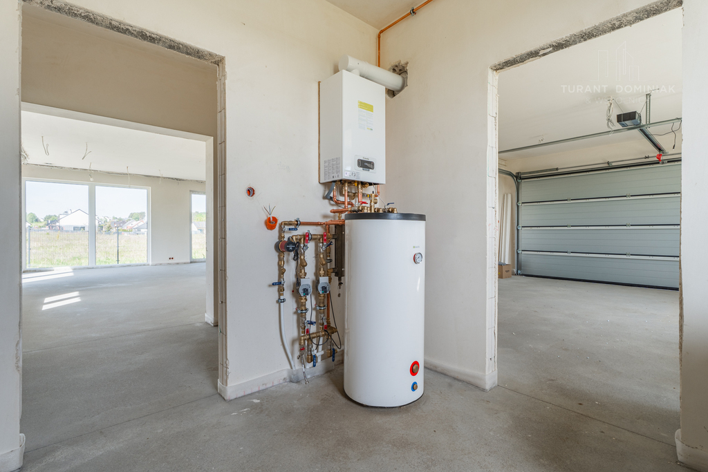 Urokliwy dom z garażem dwustanowiskowym (11)