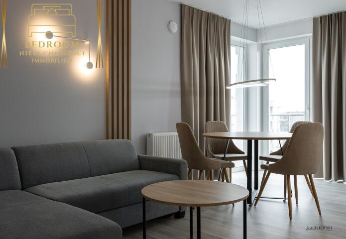 Mieszkanie na 2 piętrze apartamentowca przy Placu wolności w centrum (1)