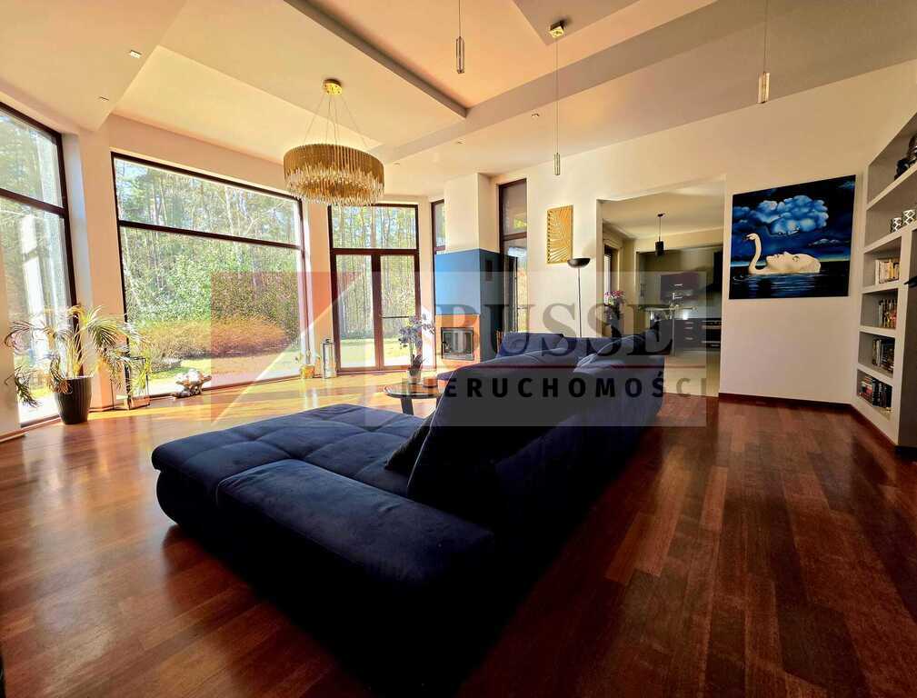 Dom przy ścianie lasu na dużej działce! (1)