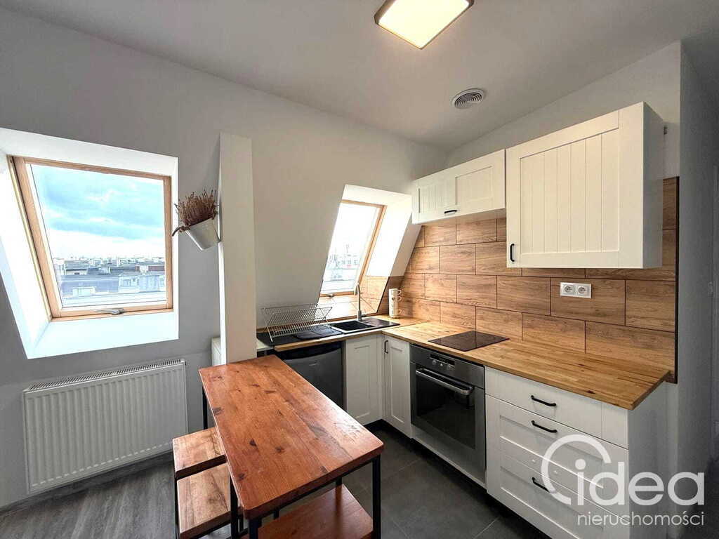 Centrum, piękna kawalerka po remoncie (2)