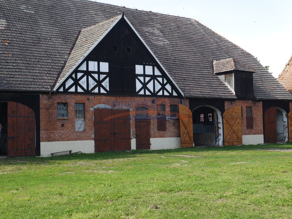 Do sprzedaży  3 budynki gospodarcze. (6)