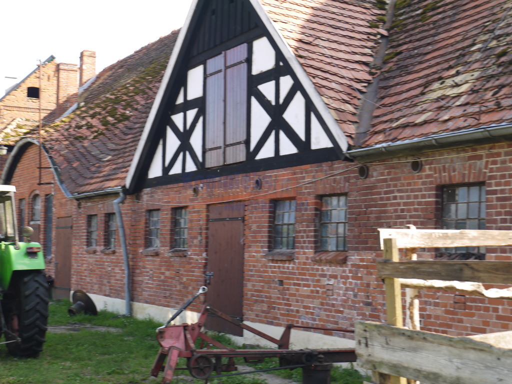 Do sprzedaży  3 budynki gospodarcze. (12)