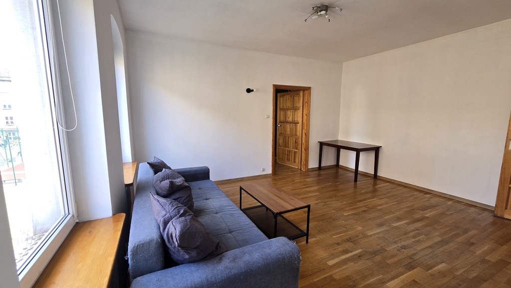 Przestronne 2 pokoje w centrum! (4)