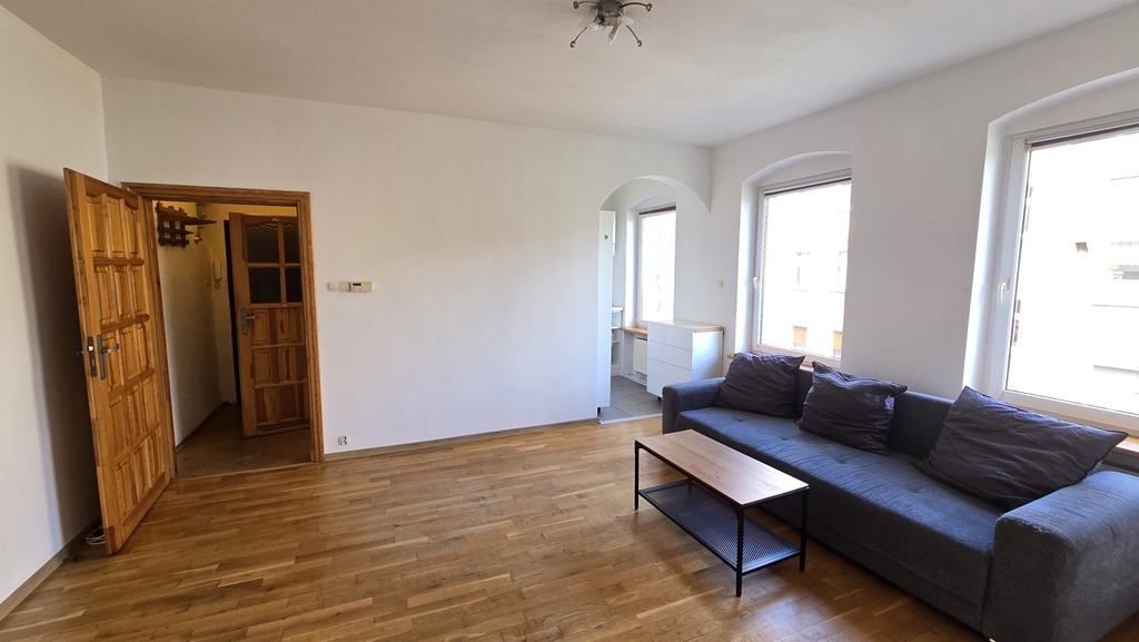 Przestronne 2 pokoje w centrum! (2)