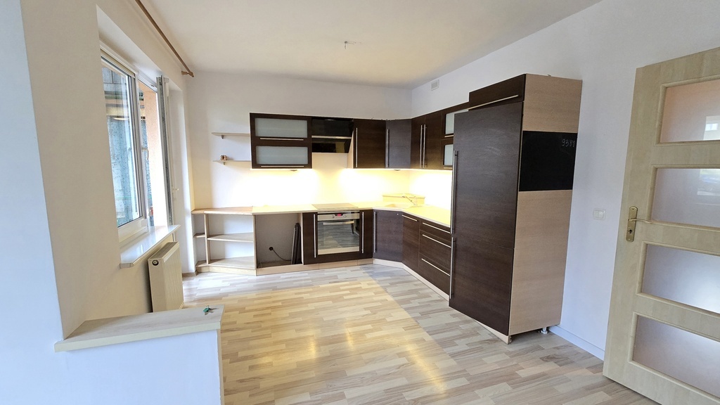 Mieszkanie 3 pokojowe z balkonem (4)