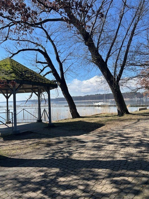 dokonała lokalizacja w pierwszej linii od jeziora (1)