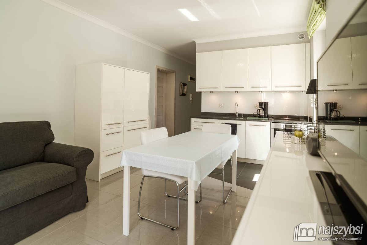 Elegancki apartament w nowoczesnym apartamentowcu  (10)