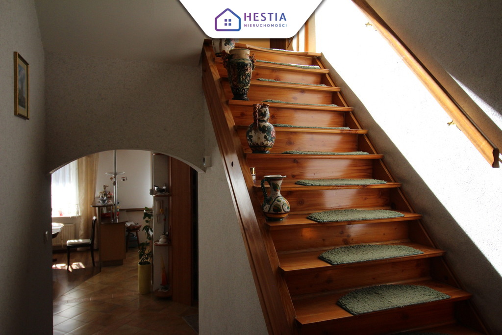 Przestronny dom z ogromnym potencjałem (9)