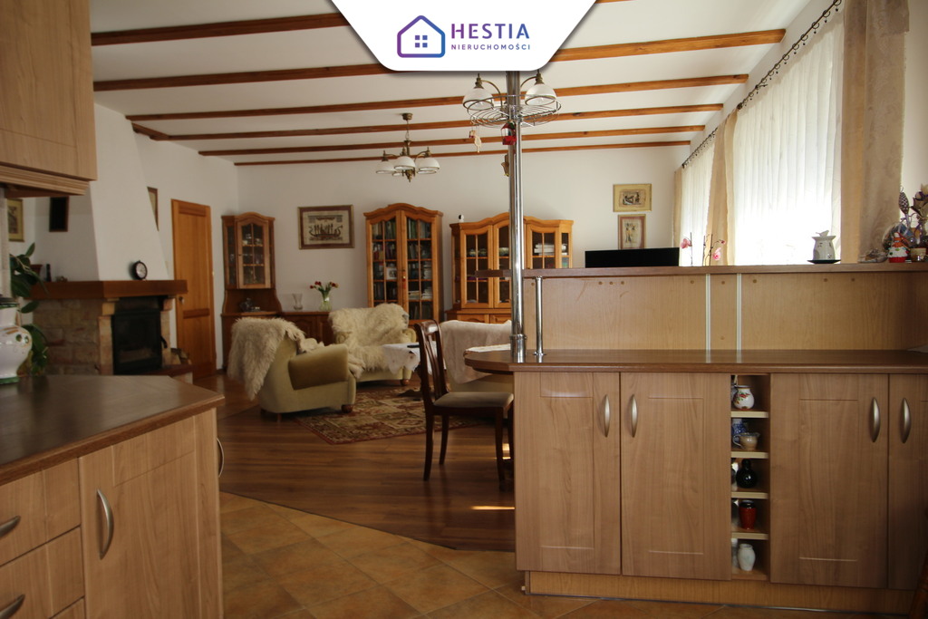 Przestronny dom z ogromnym potencjałem (7)